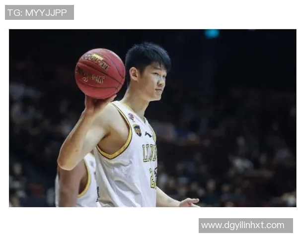 上海篮球队灵活性解析:战术创新与球员适应性的完美结合 上海篮球队灵活性解析:战术创新与球员适应性的完美结合