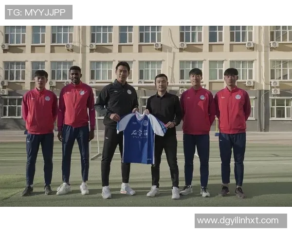 足球明星携手助力公益活动展现运动精神与社会责任 足球明星携手助力公益活动展现运动精神与社会责任