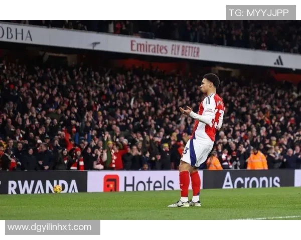 足球明星遭刺杀事件引发全球关注与哀悼，体育界的安全问题再度被提上日程